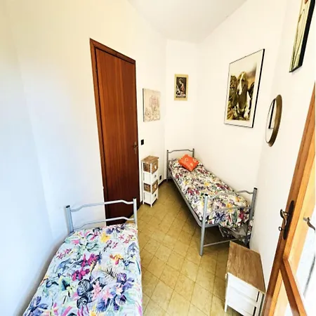아파트 Charming Two-bedroom With Private Garden *