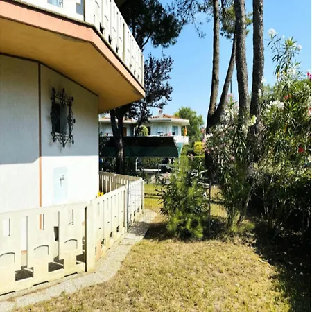 Charming Two-bedroom With Private Garden * 비비오네